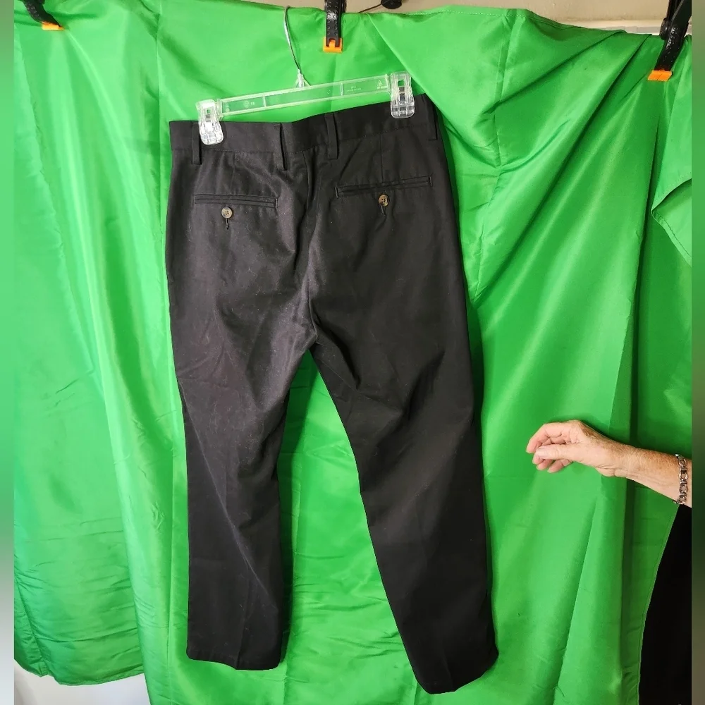 Amazon Essentials Classic Fit Dress Pants 32/28